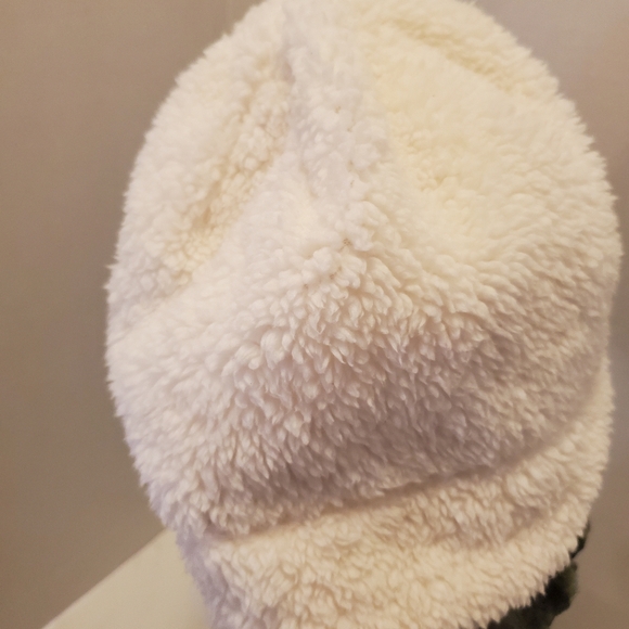 The Unbranded Brand Accessories - White Faux Fur Hat